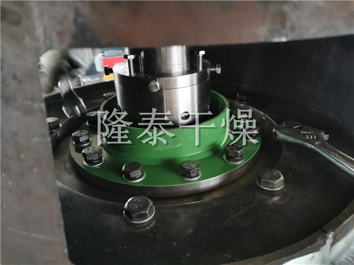 LDG系列螺带真空干燥机（单锥螺旋真空干燥机）